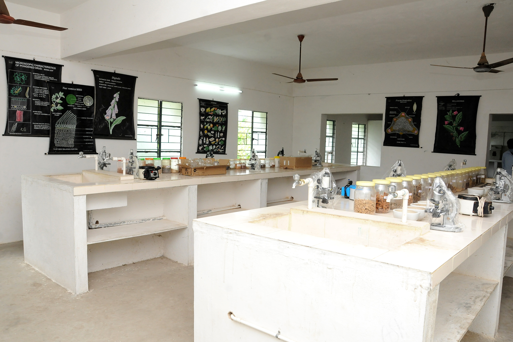 PHARMACOGNOSY LAB